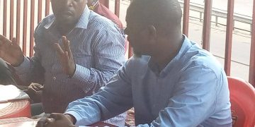Les BEMBISTES: Le Coordonnateur provincial Philippe Lengelo communie avec les jeunes de Masina-Mapela