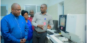 Mise en œuvre de la CSU dans son volet gratuité de la maternité : Le Ministre Jean-Jacques Mbungani poursuit son itinérance dans les hôpitaux de Kinshasa