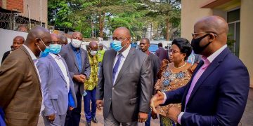 Santé : après les hôpitaux, le Ministre Jean-Jacques Mbungani inspecte l&rsquo;administration de son Ministère