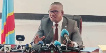 Devant la presse, le VPM Peter Kazadi avertit : « On ne laissera personne semer la mort ou la désolation en RDC, au nom de la liberté d&rsquo;expression »