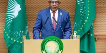 Union Africaine : Azali Assoumani des Comores cède le bâton de commandement à son homologue de la Mauritanie, Mohamed Ould Ghazouani
