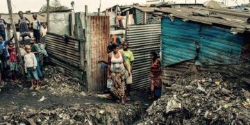 Au-delà du désespoir : la dure réalité de la survie et de la prostitution à Pakadjuma, à Kinshasa