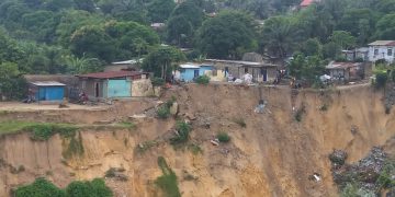 Érosions à Kinshasa : plusieurs maisons menacées d&rsquo;écroulement dans la cité Camping