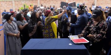 Haut-Katanga: Eve Bazaiba  inaugure le deuxième lot d&rsquo;ouvrages dans le cadre de la dotation 0,3% de chiffres d&rsquo;affaires minimum des entreprises minières