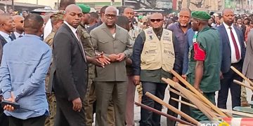Kinshasa : Félix Tshisekedi encourage les bâtisseurs mobilisés pour l’assainissement du boulevard Lumumba
