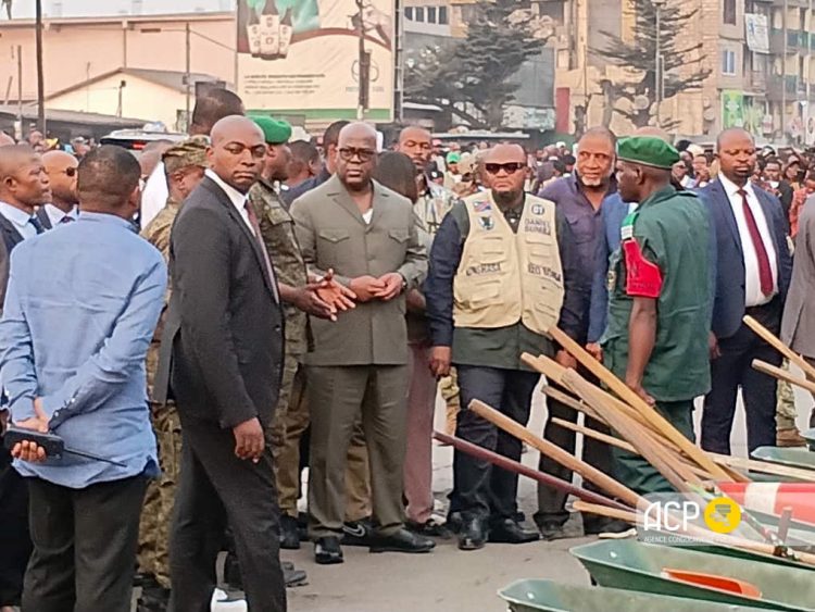 Kinshasa : Félix Tshisekedi encourage les bâtisseurs mobilisés pour l’assainissement du boulevard Lumumba