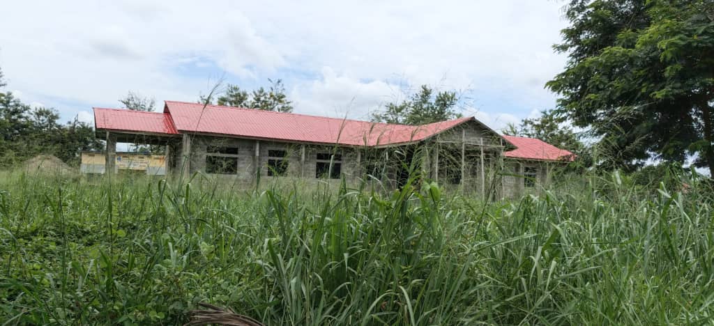 Sud-Ubangi : à Budjala, le chantier du bâtiment administratif à nouveau à l’arrêt