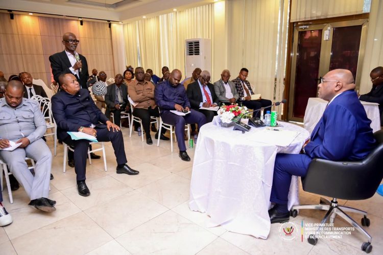 Naufrages en RDC : Bemba hausse le ton face aux armateurs et confirme l’interdiction des baleinières en bois