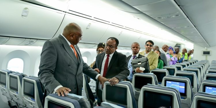 RDC : Jean-Pierre Bemba réceptionne le septième avion d’Air Congo à Kinshasa